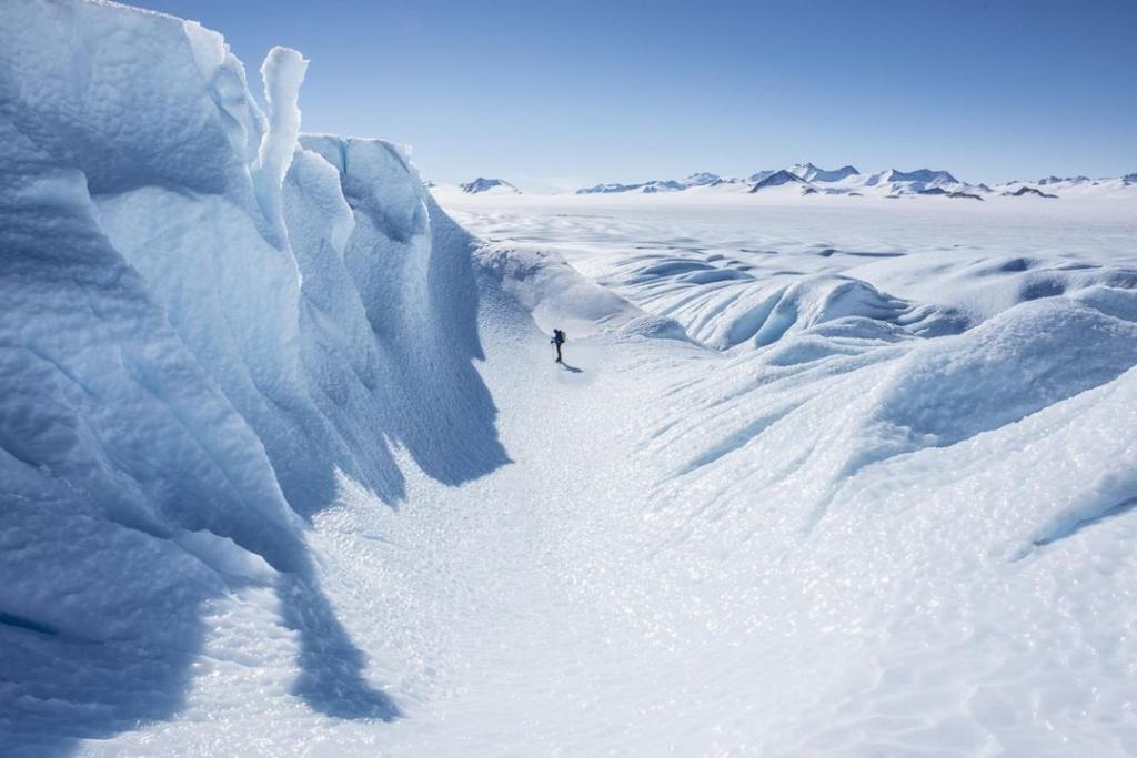Deep Field solo hiker (Iain Rudkin)